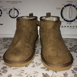 GUESS MINI BOOTIE WGTWINE FAUX FUR LINED